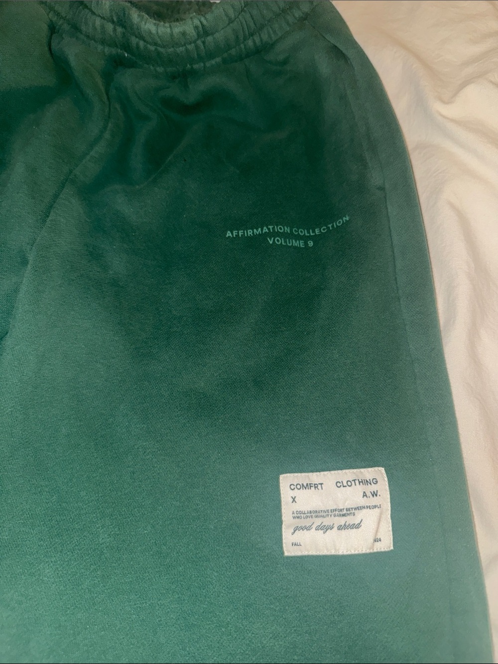 Comfrt Green Affirmation Sweatpants - Picture 3 of 4
